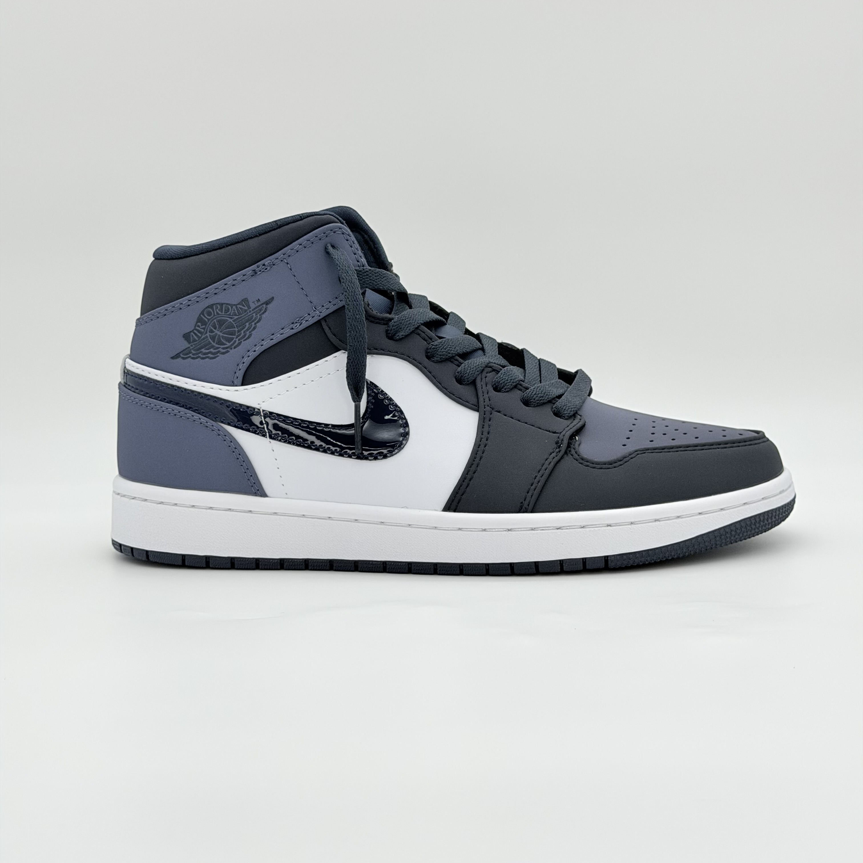 نایک ایر جردن وان مید Nike Air Jordan 1 Mid