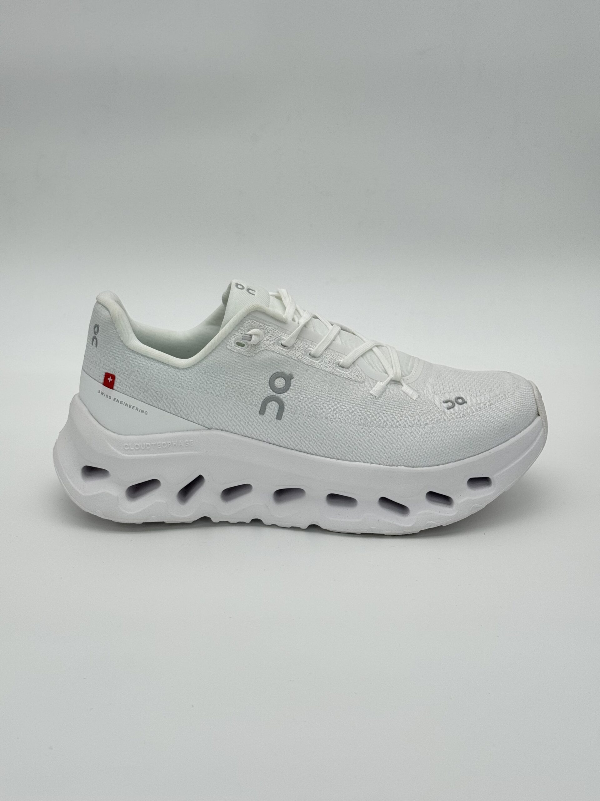 IMG_8481 آن رانینگ لوو کلاودتیلت ۲ سفید ON RUNNING X LOEWE CLOUDTILT 2 - Image 1