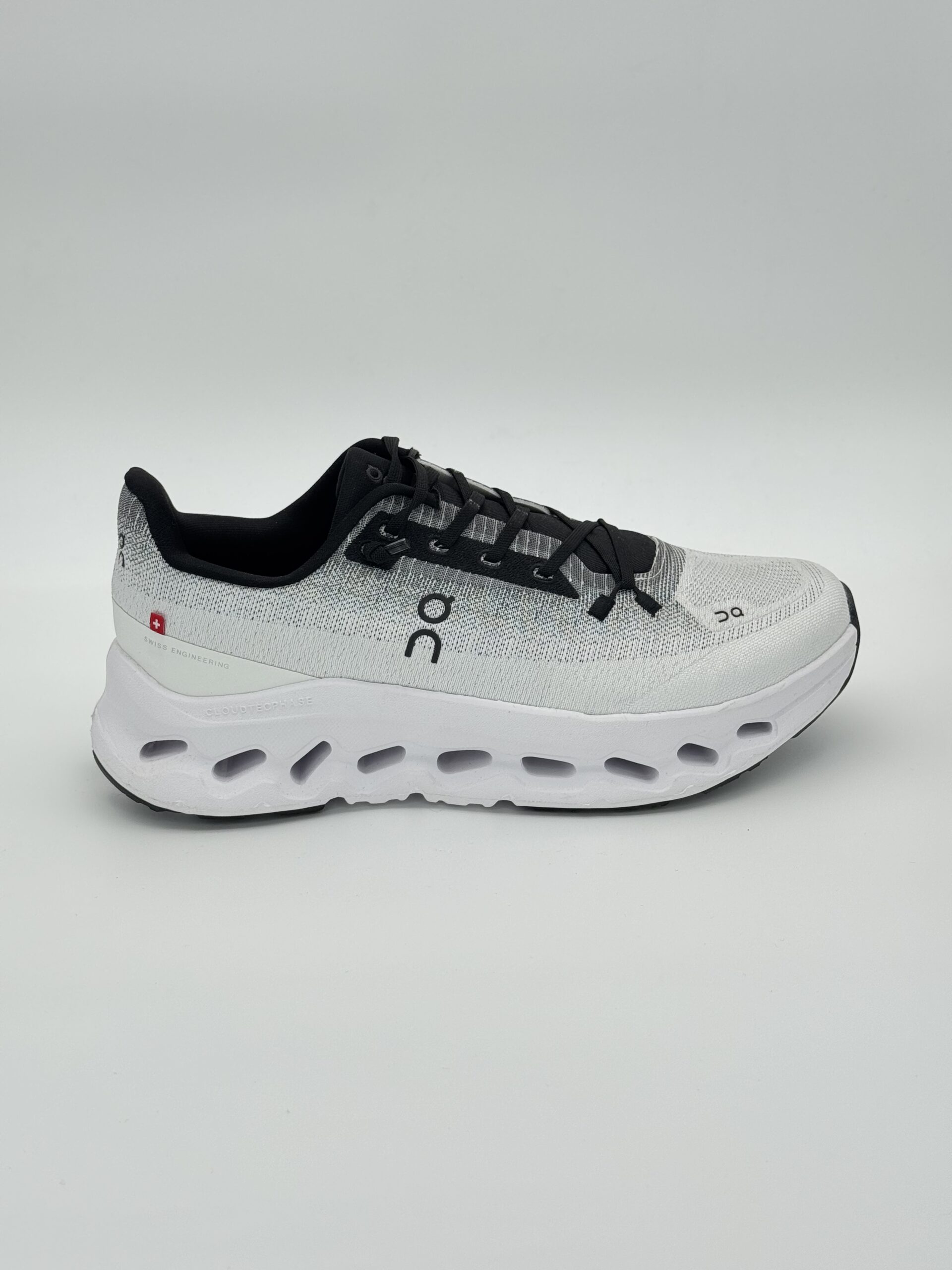 IMG_8484 آن رانینگ لوو کلاودتیلت ۲ سفید ON RUNNING X LOEWE CLOUDTILT 2 - Image 1